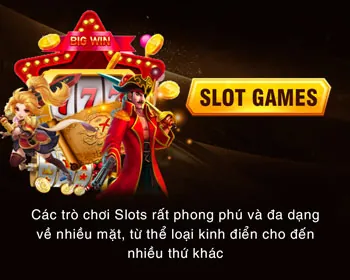 Sân bóng rổ với cầu thủ đang úp rổ và logo xbet win